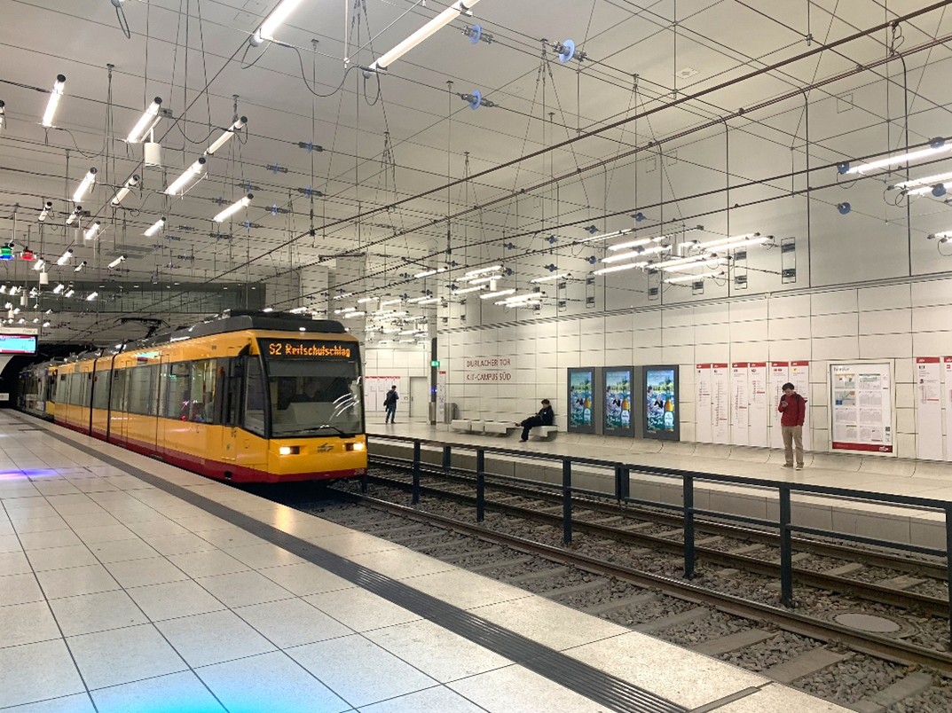 Unterirdische Stadtbahnstation im Karlsruher City-Tunnel